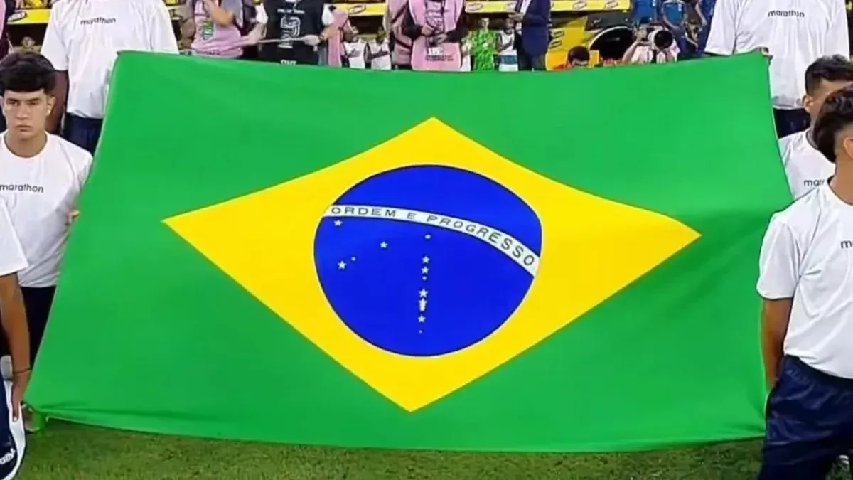 Bandeira do Brasil com erros nas estrelas