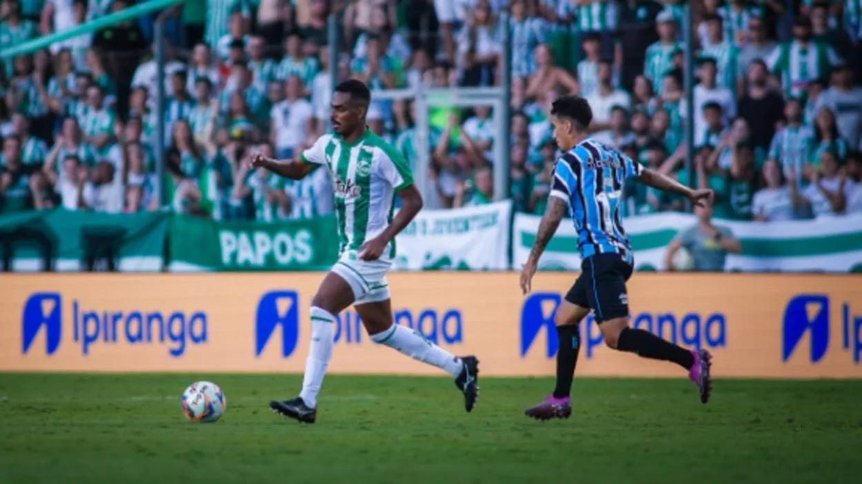 Grêmio desistiu? Em nota, Juventude diz que não liberaria Caíque para jogar sem condições Caíque acabou sendo vetado no Grêmio