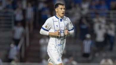 Grêmio demonstrou interesse por lateral-esquerdo do CSA Enzo, jogador do CSA teve sondagem pelo Grêmio. Foto: Allan Max/CSA