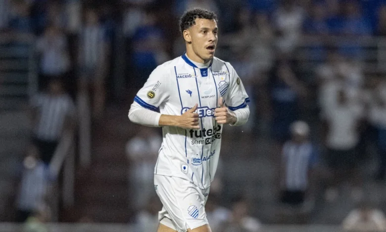 Enzo, jogador do CSA teve sondagem pelo Grêmio. Foto: Allan Max/CSA