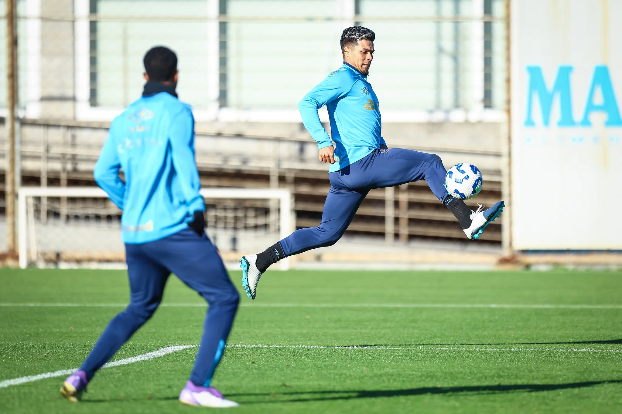 Arezo se destaca em goleada do Grêmio em jogo-treino; confira os gols Arezo brilha em treino do Grêmio