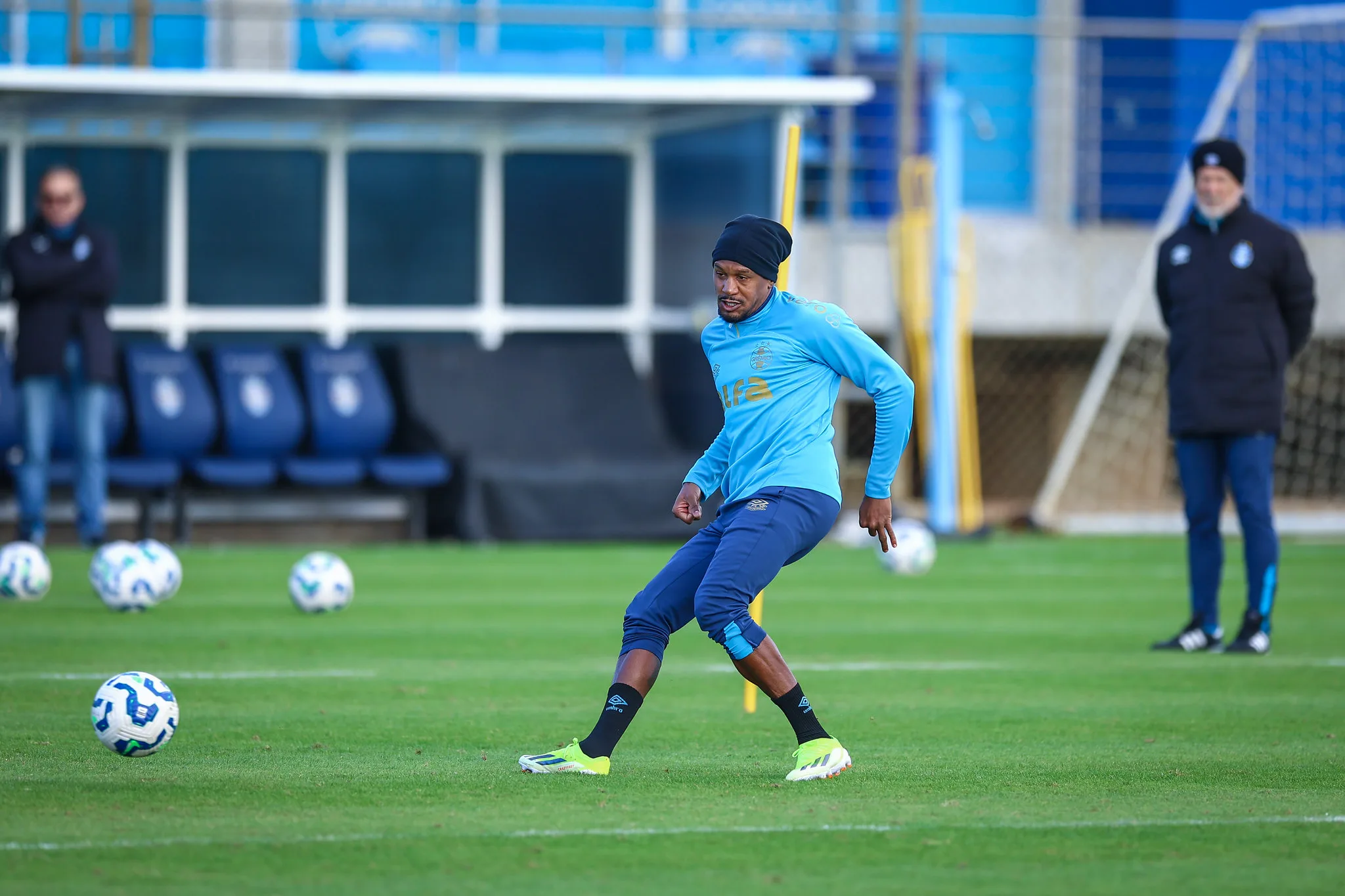 Grêmio promove estreia de Alex Santana em jogo-treino; acompanhe ao vivo aqui Grêmio enfrenta o Aimoré