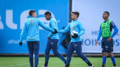 Arezo em jogo-treino do Grêmio