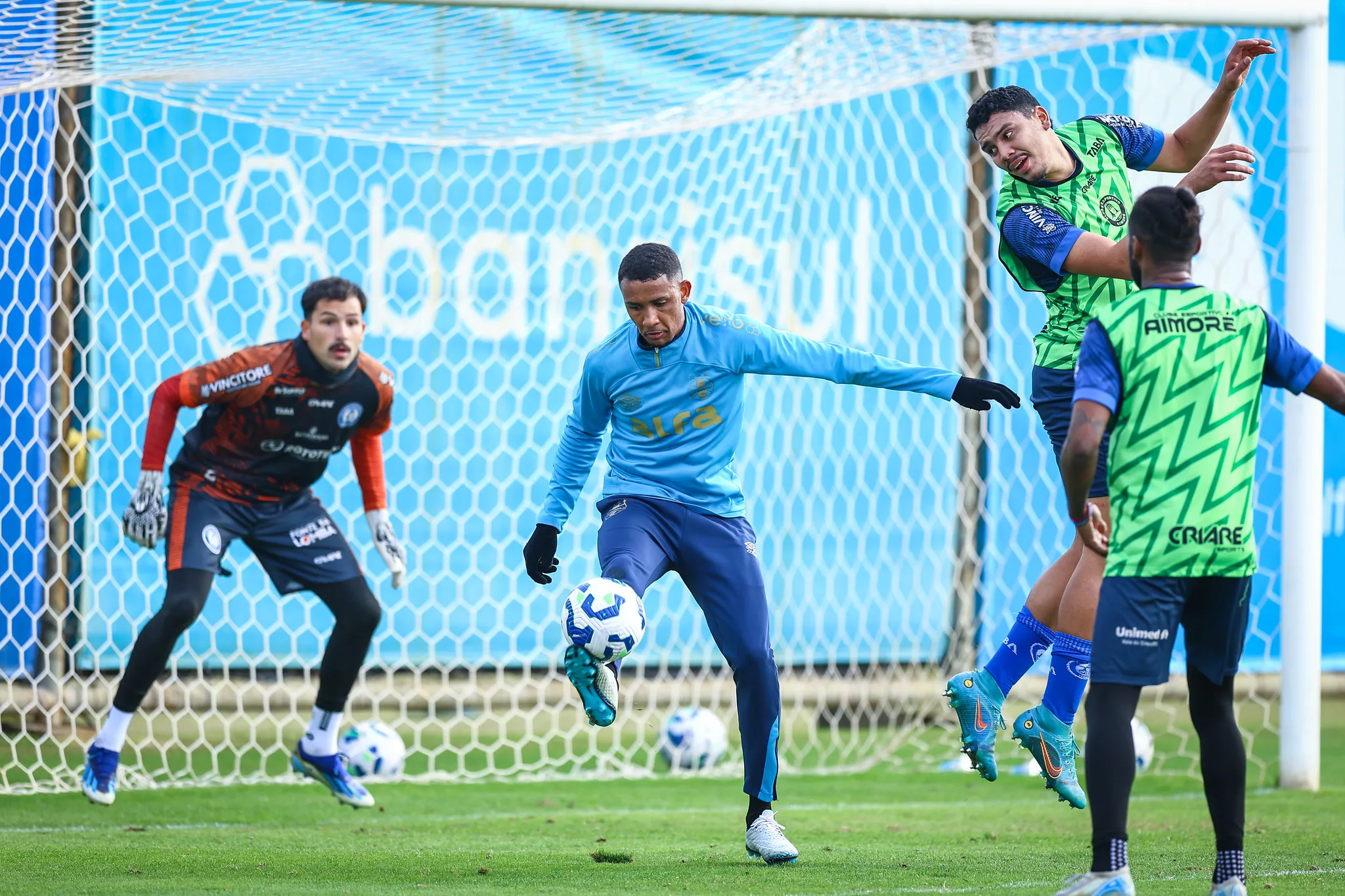 Braithwaite, Villasanti e mais: as ausências do Grêmio na goleada em jogo-treino Grêmio goleou o Aimoré