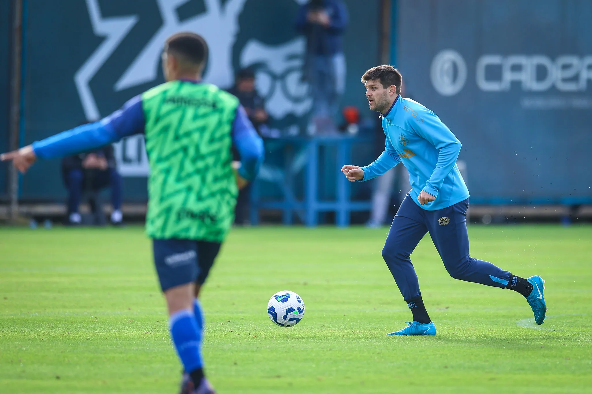 Kannemann começa a negociar renovação e pode completar 10 anos de Grêmio Kannemann em ação pelo Grêmio