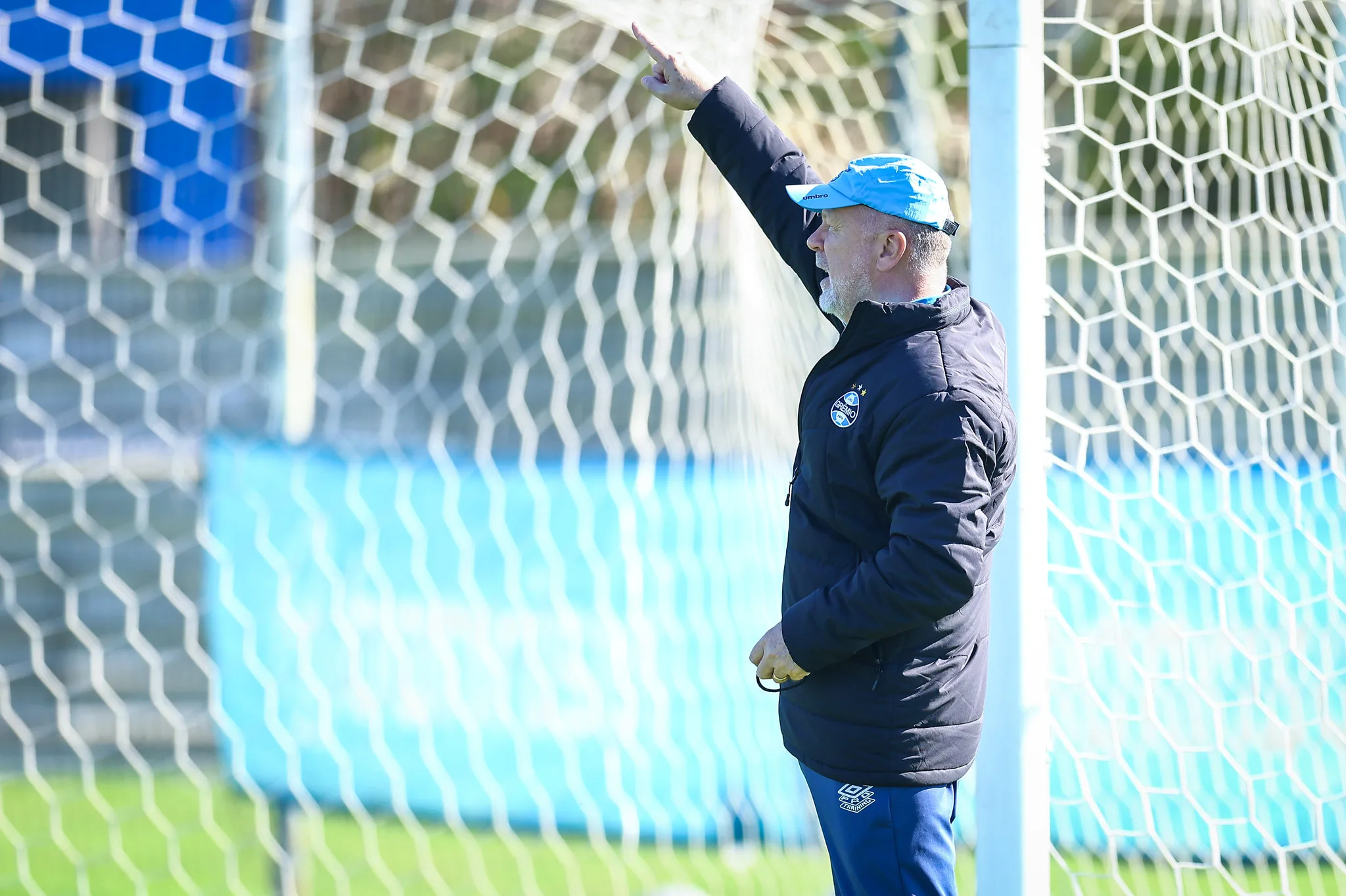 Escalação do Grêmio para terça é preparada com muitas mudanças, revela jornalista Mano Menezes comanda o Grêmio