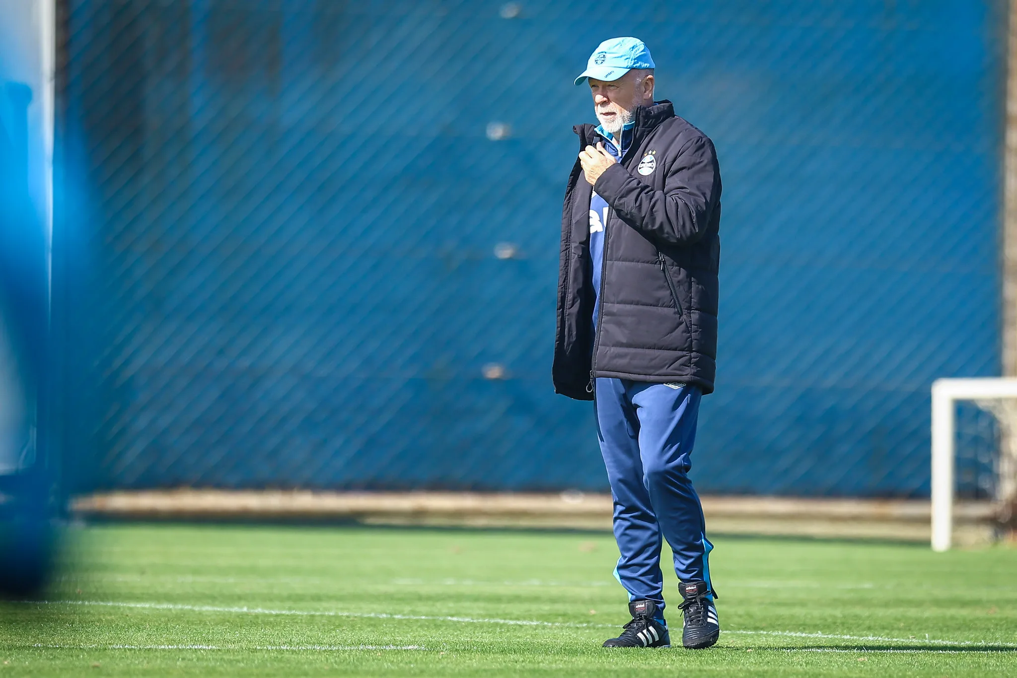 Mano faz revelação sobre Carballo e revela se já foi procurado por algum pré-candidato do Grêmio Mano Menezes pelo Grêmio