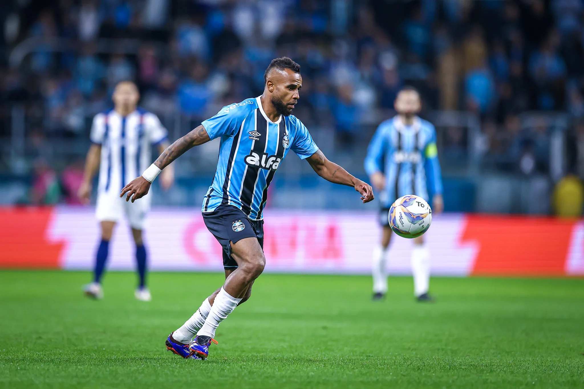 Grêmio mantém duas posições na mira e quer reforços "estilo Alex Santana" Grêmio elogia Alex Santana