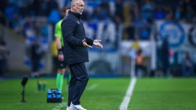 Grêmio erra até substituição feita e Mano Menezes admite equívoco interno Técnico Mano Menezes feliz com a Recopa Gaúcha
