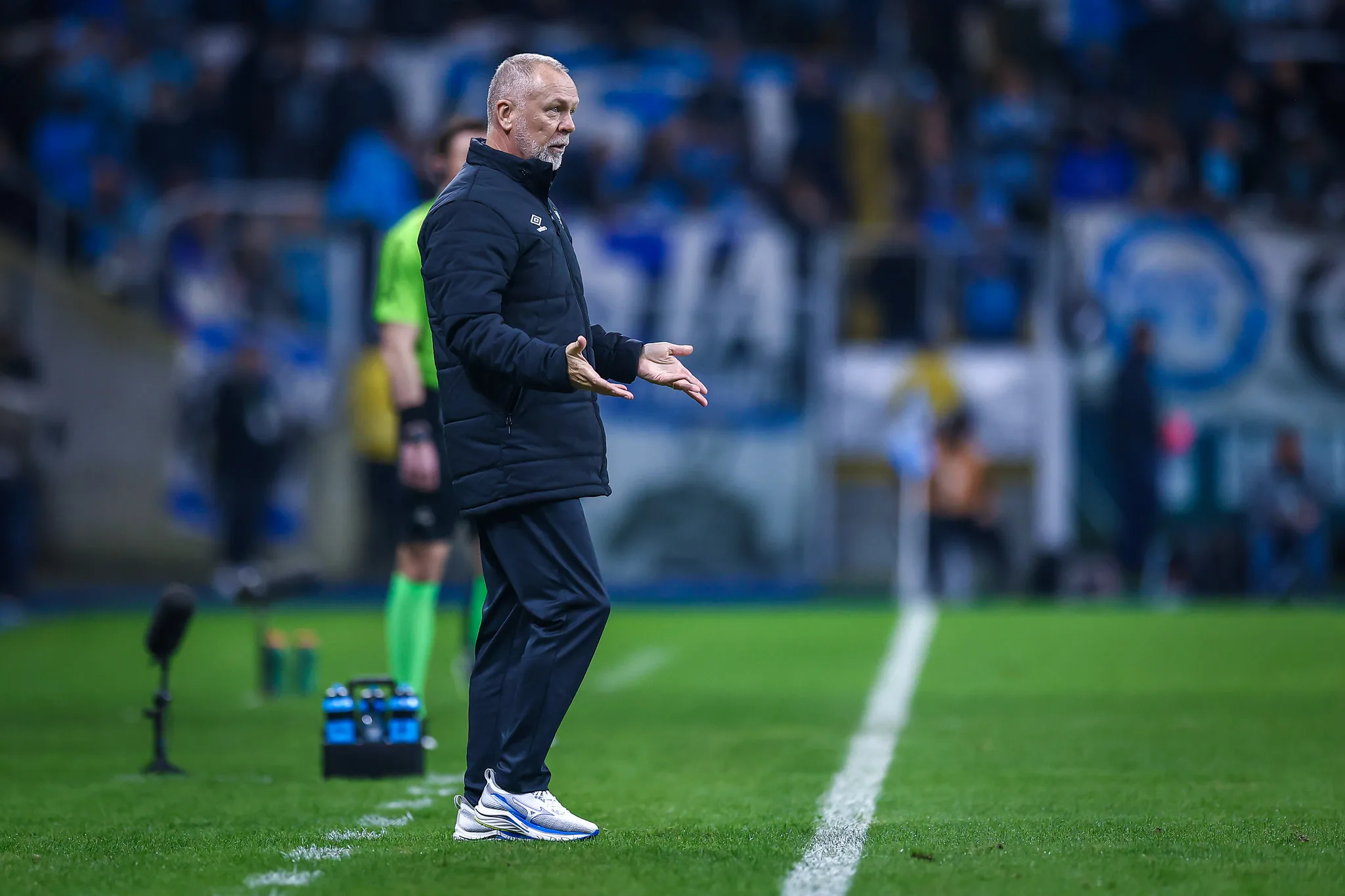 Quantos títulos Mano tem pelo Grêmio? Técnico brinca com jornalista em coletiva Técnico Mano Menezes feliz com a Recopa Gaúcha