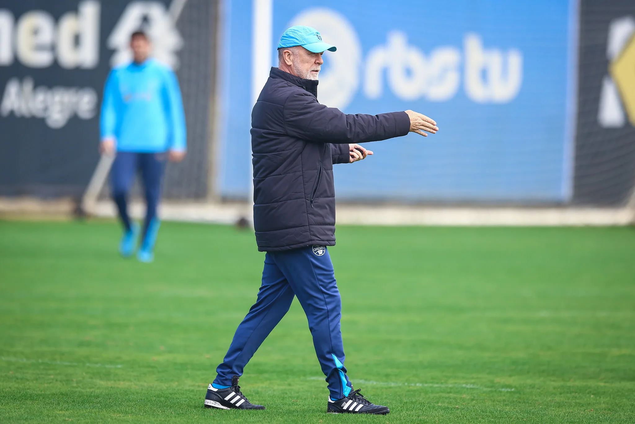 Ainda sem Cuéllar nos próximos jogos, Mano dará sequência para nova dupla no Grêmio Grêmio muda o time no domingo