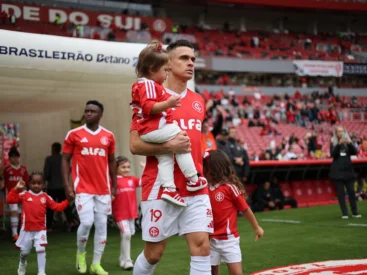 Inter tem mudança na escalação contra o Ceará; veja prováveis times e onde assistir Inter enfrenta o Ceará