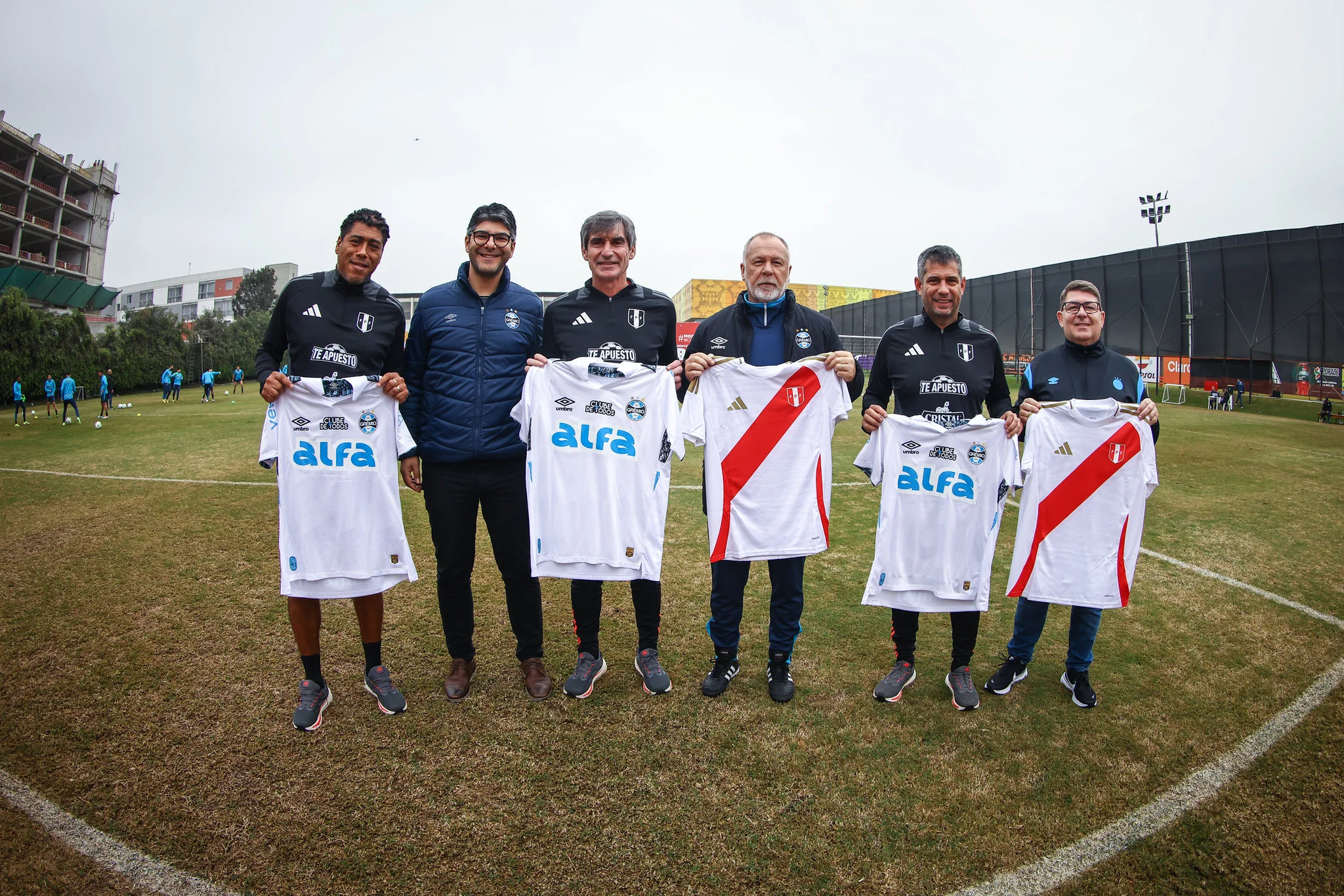 Grêmio muda o time para pegar o Alianza Lima; veja onde assistir e prováveis escalações Grêmio visita o Alianza Lima