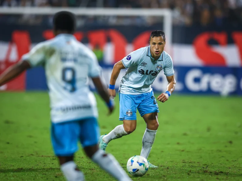 Marlon cobra jogadores do Grêmio por retorno ruim da parada: "Trabalhar mais, falar menos" Marlon foi titular do Grêmio no Peru