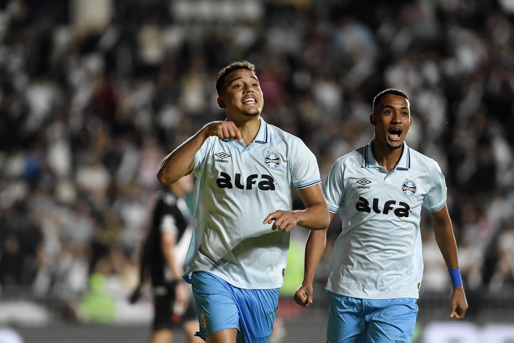 Grêmio tem estatística defensiva muito preocupante desde o retorno dos jogos Grêmio quer melhorar na defesa