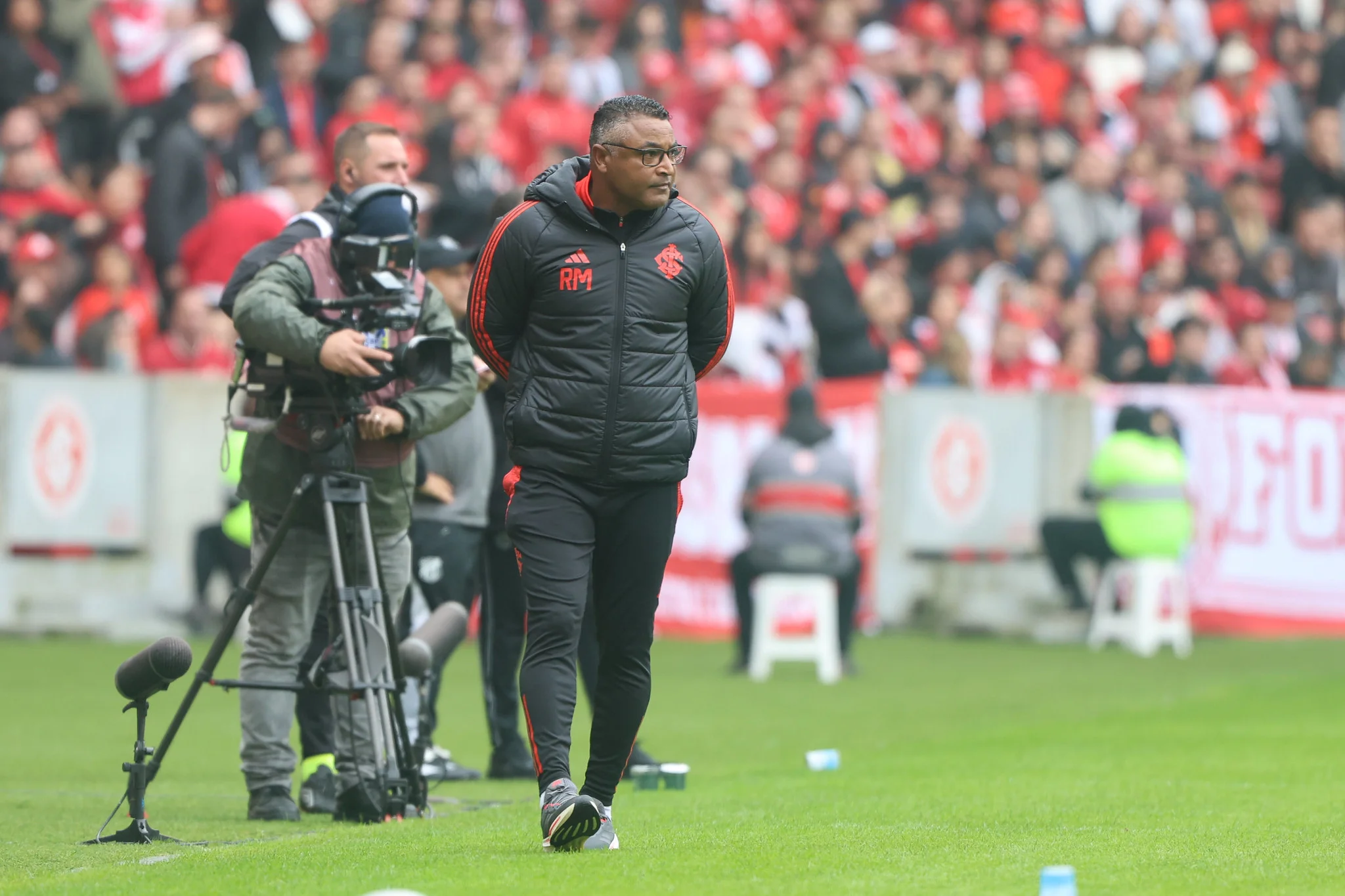 Roger indica já ter decidido escalação do Inter contra Fluminense e Flamengo: "Possibilidade real" Roger Machado em Inter x Ceará