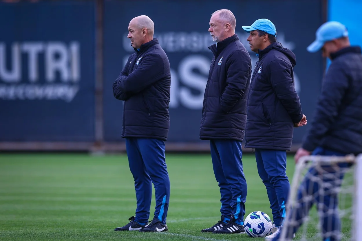 Grêmio informa duas lesões no elenco e divulga relacionados contra o Palmeiras