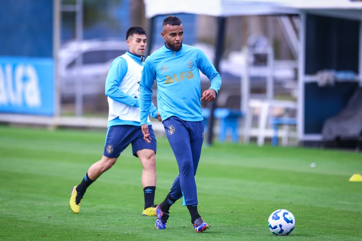 Mano Menezes muda o Grêmio contra o Palmeiras; veja prováveis escalações e onde assistir Grêmio encara o Palmeiras