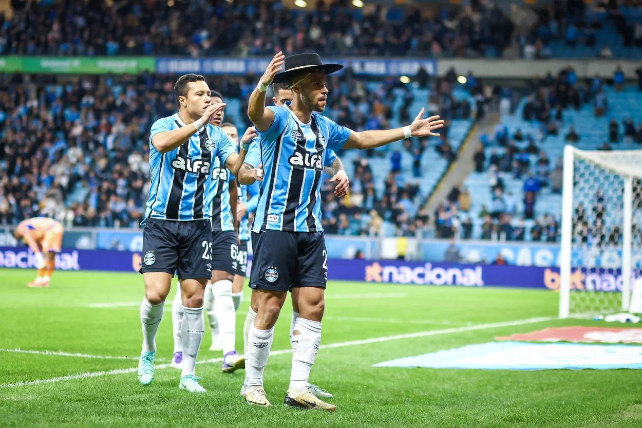 Braithwaite explica comemoração e dedica aos torcedores do Grêmio: 