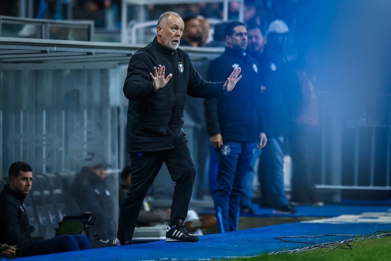 Grêmio divulga bastidores da vitória sobre o Fortaleza com falas de Mano e Braithwaite Grêmio com Mano Menezes