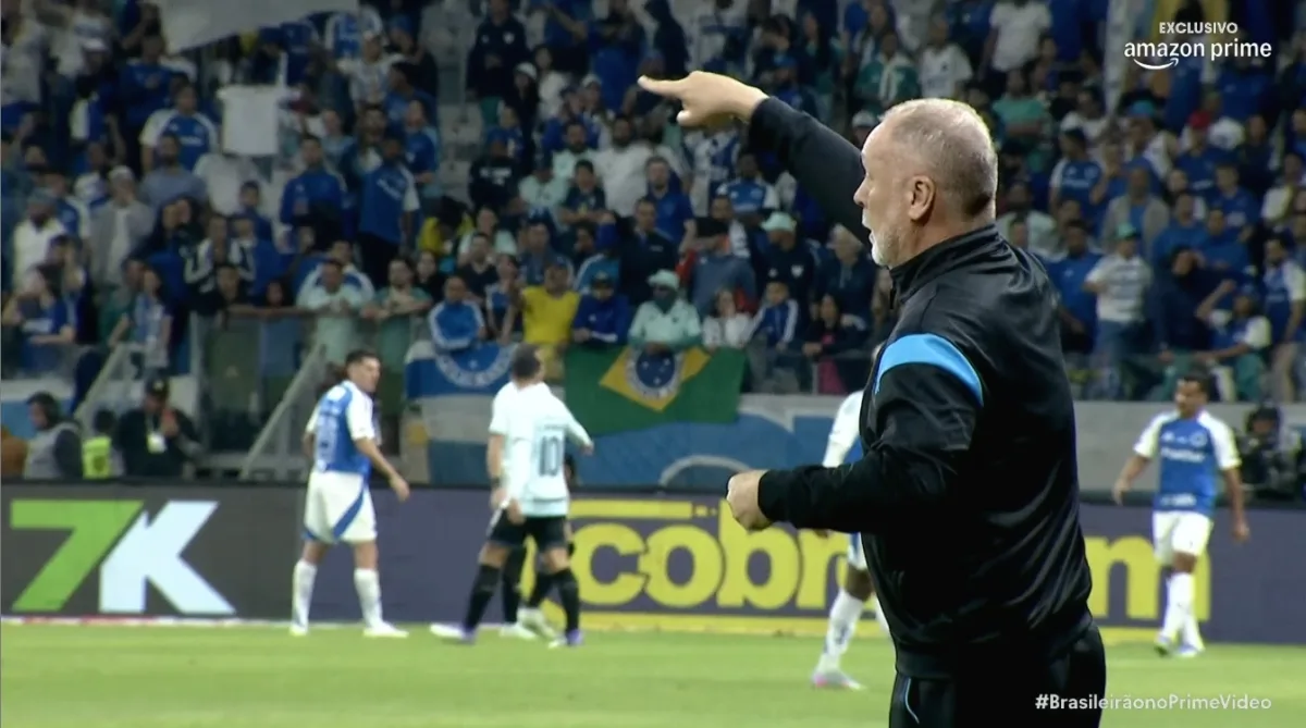 Mano Menezes afirma que vai mudar o Grêmio para quarta-feira e faz promessa à torcida Técnico Mano Menezes, em sua sincera coletiva de imprensa, deixou claro que não gostou da postura do time do Grêmio em Minas Gerais.