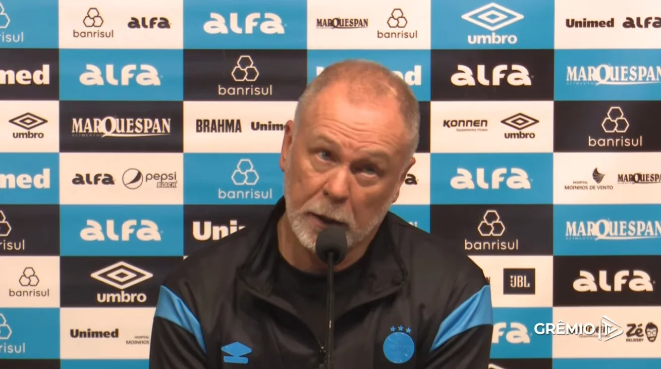 Mano Menezes vê Grêmio unido e parabeniza direção do clube: "Trabalhou muito" Mano Menezes, entrevista coletiva após derrota por 4x1 do Grêmio para o Cruzeiro