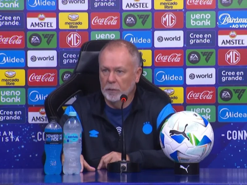 Mano Menezes em coletiva no Grêmio