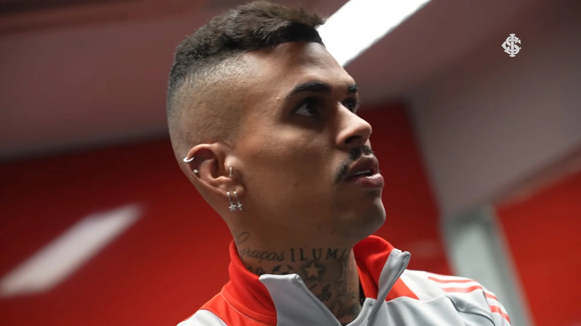 Novo jogador do Inter revela características, conversa com Roger e brinca sobre Wesley Volante Richard chega ao Inter. Foto: Reprodução/YouTube/TV Inter
