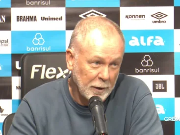 O dilema que Mano Menezes afirma estar vivendo neste momento no Grêmio Mano Menezes, em entrevista coletiva após empate 1x1 contra o Vasco