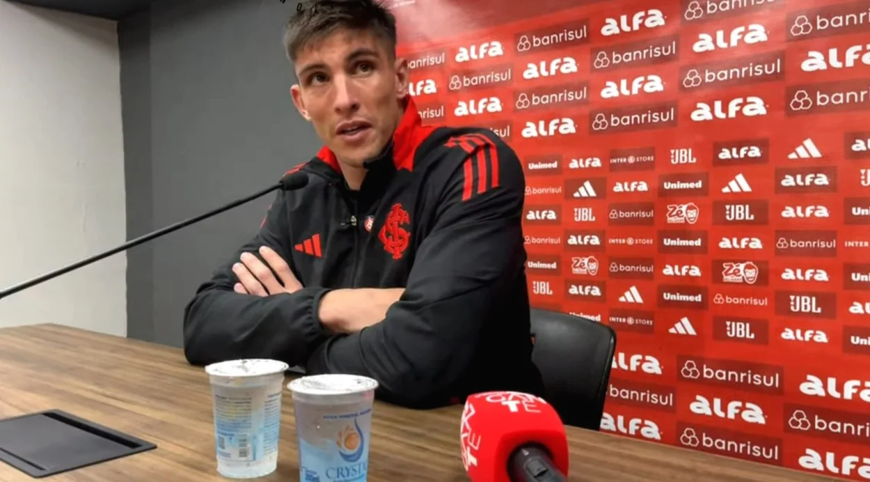 Goleiro do Inter desabafa sobre lesões e apoia chegada de Alan Rodríguez Goleiro Rochet em entrevista coletiva de imprensa após a vitória do Inter por 2x1 contra o Santos de Neymar