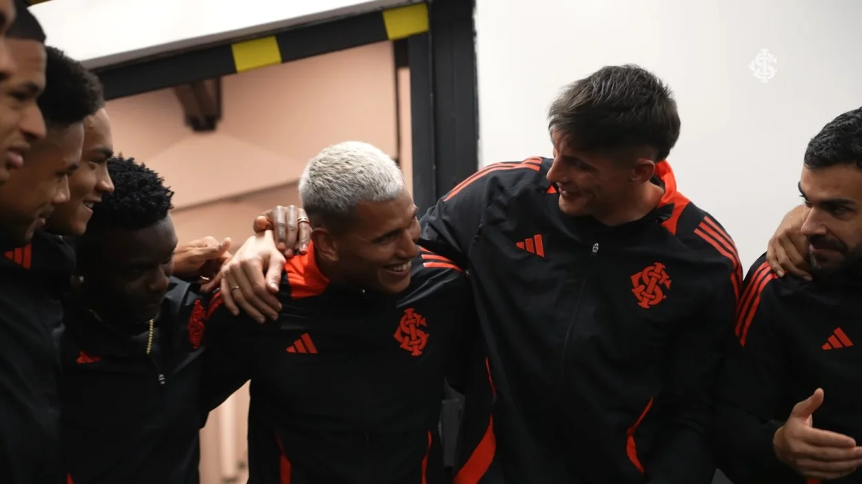 Jogador do Inter rouba a cena no vestiário após vitória contra o Santos: “Evolução muito grande” Braian Aguirre no vestiário do Inter após vitória contra o Santos por 2x1.