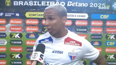 Deyverson brinca sobre "carinho" da torcida do Grêmio: "Depois me pedem no Instagram" Deyverson pelo Fortaleza