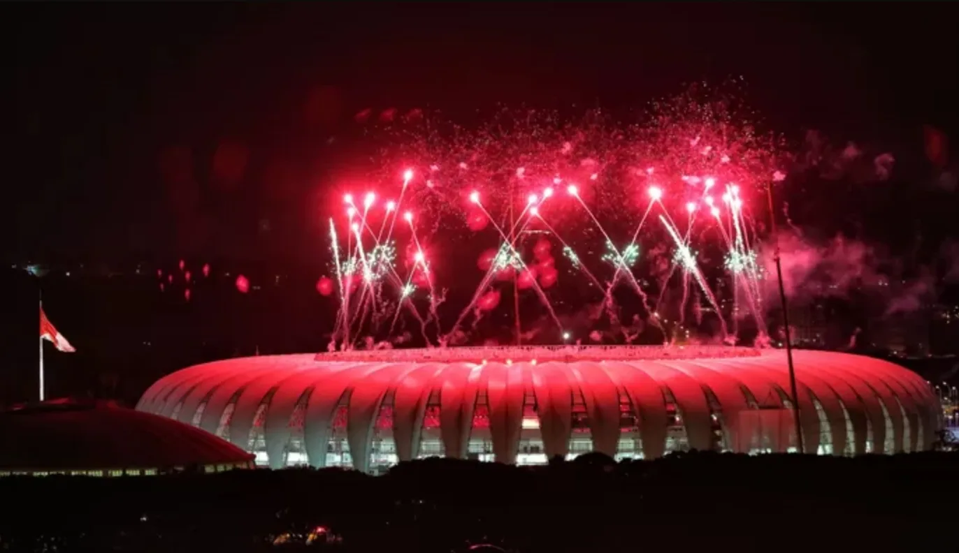 Lembra dele? Entrou para o livro dos recordes ao marcar dois gols com a camisa do Inter Estádio Beira-Rio - Reinauguração em 2014