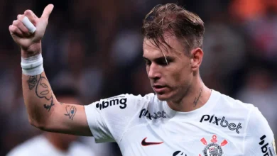 Repórter revela que Grêmio está dando a "última cartada" por Róger Guedes Róger Guedes na mira do Grêmio