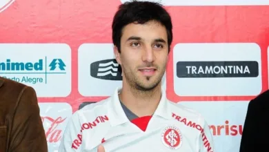 Lembra dele? Entrou para o livro dos recordes ao marcar dois gols com a camisa do Inter Craque Argentino, Scocco, jogou pelo Inter em 2013 mas nunca atuou no gramado do Beira-Rio com a camisa do Inter
