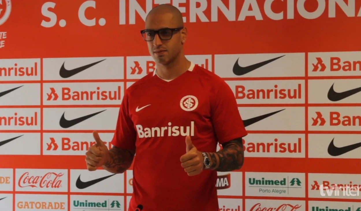 Lembra dele? Ex-Inter, argentino volta ao Brasil aos 37 anos para disputar a Série D Ariel Nahuelpán, ex-Inter é reforço do Santa Cruz PE