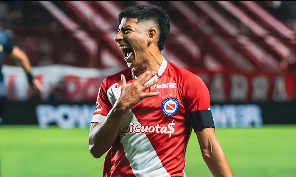 Inter deve investir cerca de US$ 5 milhões para destravar vinda de Alan Rodríguez Esperado pelo Inter, Alan Rodríguez, comemora gol com a camisa do Argentinos Juniors