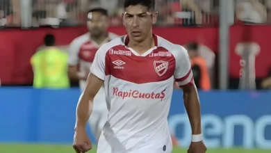 Chega com moral! Alan Rodríguez já conversa com líderes do Inter, afirma jornalista Alan Rodríguez, atuando com a camisa do Argentinos Juniors, em negociação com o Inter