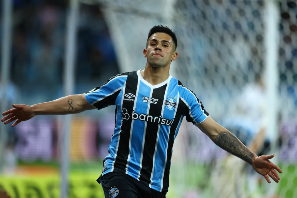 Jogador do Grêmio será titular contra a Seleção Brasileira; saiba horário e como assistir Aravena pelo Grêmio