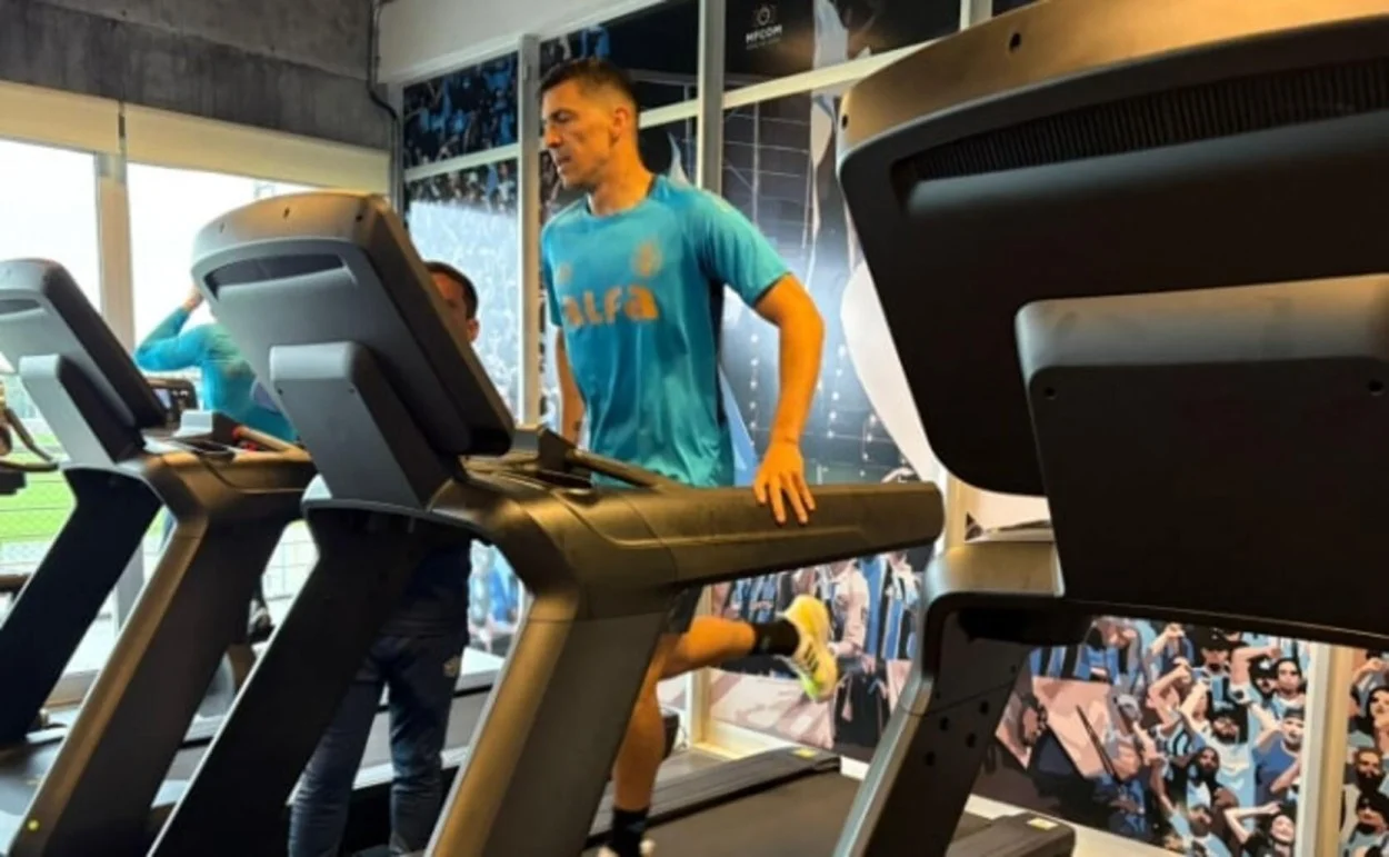 Balbuena pode ajudar o Grêmio até com a arbitragem, diz Mano Menezes Balbuena pelo Grêmio
