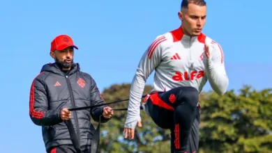 Bruno Gomes avança na recuperação e é novidade na semana do Inter Bruno Gomes treinando no Inter