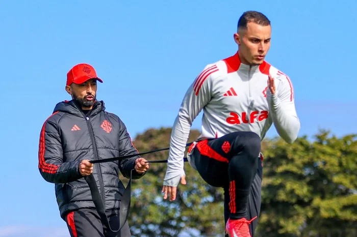 Bruno Gomes avança na recuperação e é novidade na semana do Inter Bruno Gomes treinando no Inter