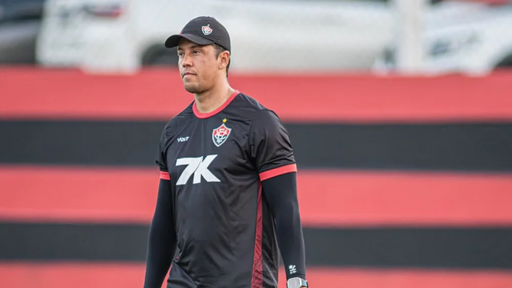 Vitória demite Carpini antes de pegar o Inter e já tem novo treinador Thiago Carpini deixa o Vitória