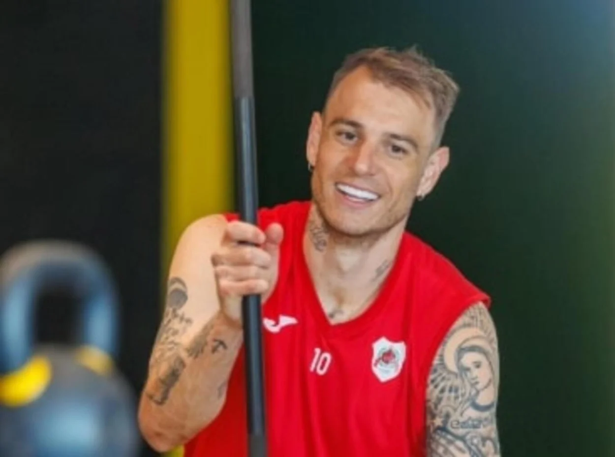 Grêmio envia primeira proposta salarial para contratar Róger Guedes, diz repórter Róger Guedes na mira do Grêmio