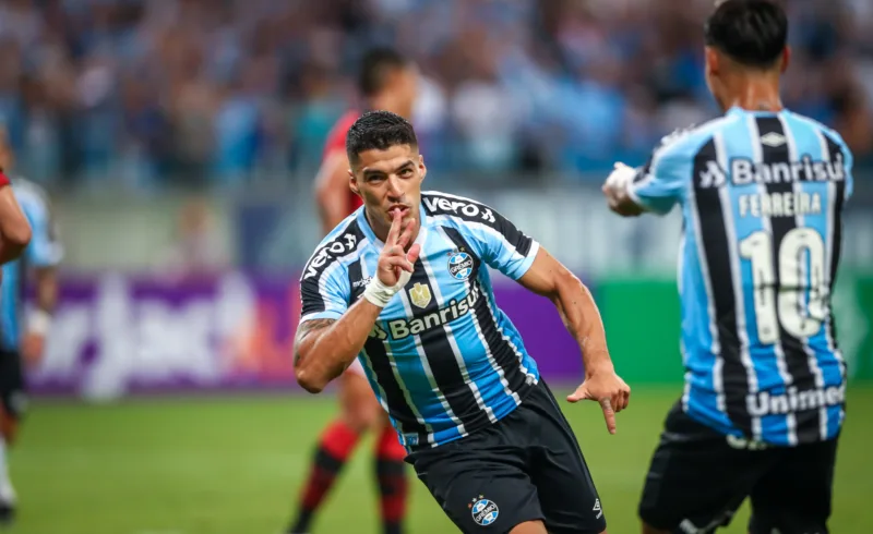 Show de Suárez e polêmica das medalhas: as últimas participações do Grêmio na Recopa Gaúcha Suárez na Recopa Gaúcha