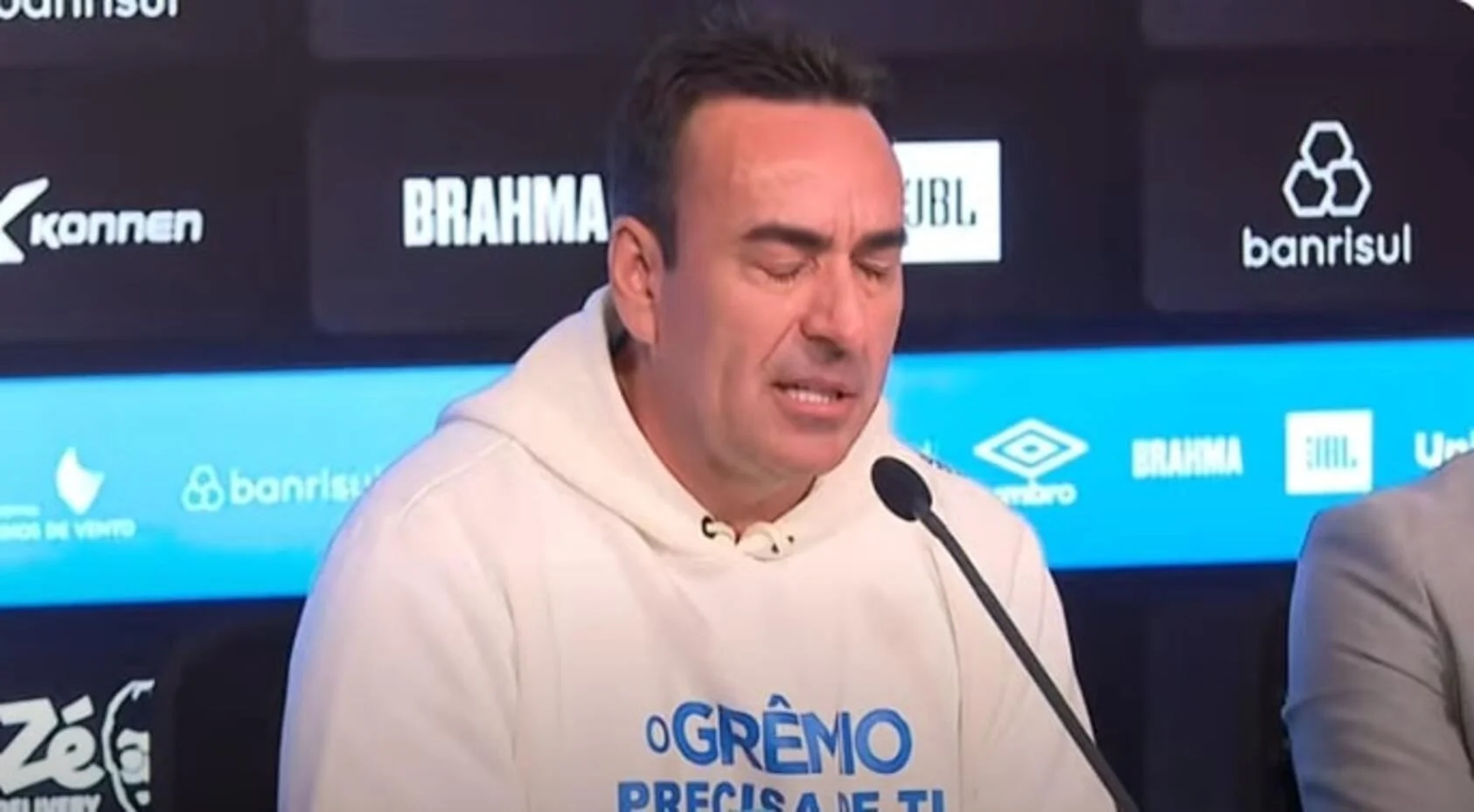 Marcelo Marques chora, solta palavrão e grita para os gremistas: "Arena é nossa, c..." Marcelo Marques pelo Grêmio