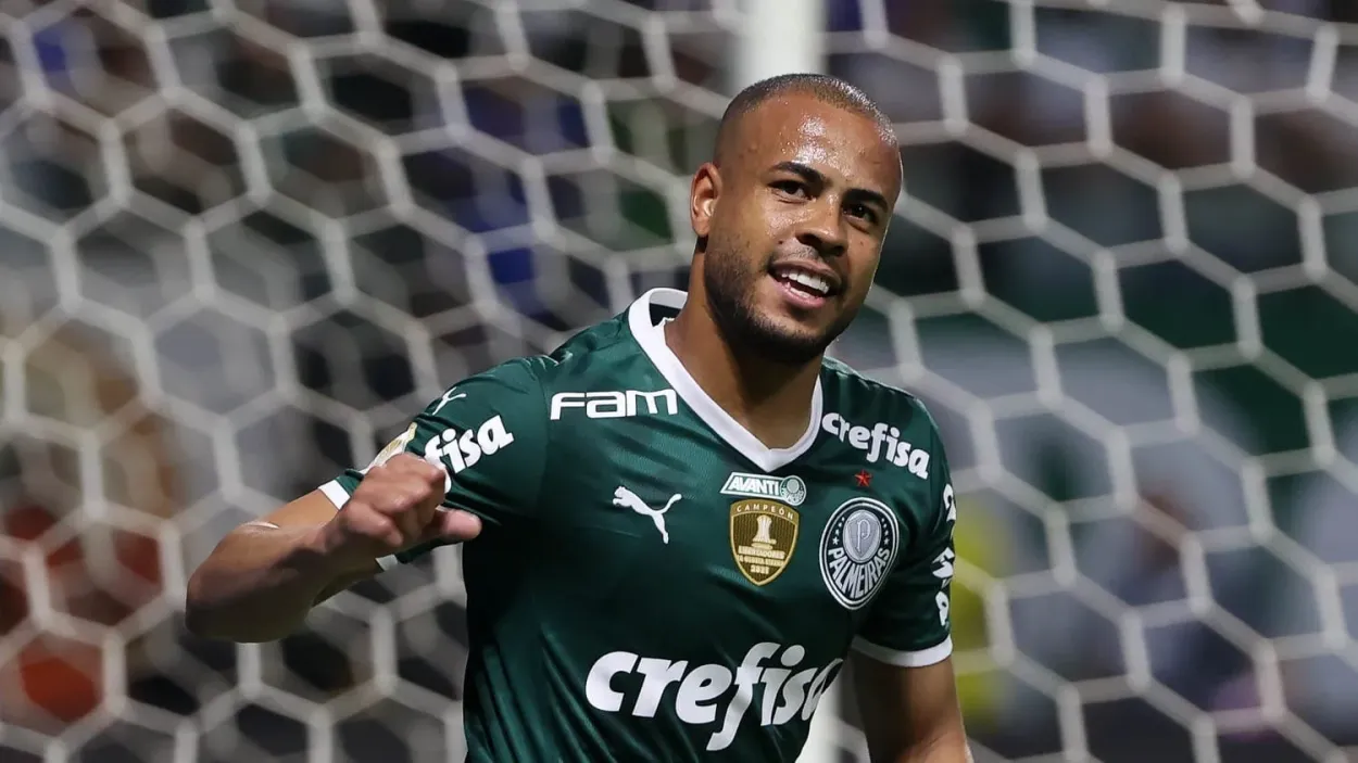 Grêmio busca informações sobre o lateral-direito Mayke, do Palmeiras Mayke do Palmeiras