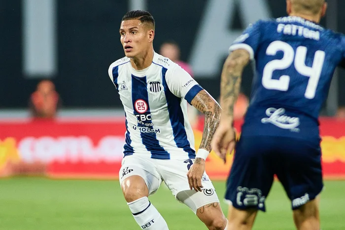 Inter negocia com dois volantes estrangeiros e espera fechar com pelo menos um deles Inter tenta Juan Portilla
