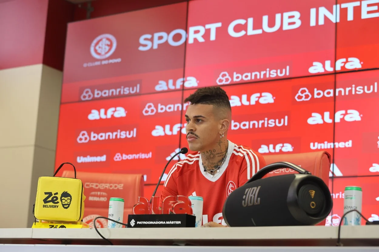Apresentado, Richard se empolga com chegada ao Inter e revela conversa com Roger Richard em coletiva pelo Inter