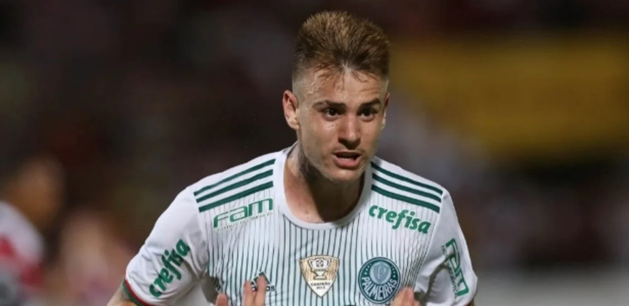 Alvo do Grêmio: as publicações de Róger Guedes na web neste domingo Róger Guedes na época de Palmeiras